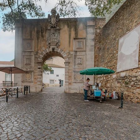 Stylish Getaway In A Mezzanine Flat By The Castle Apartment Lisbon Exterior photo