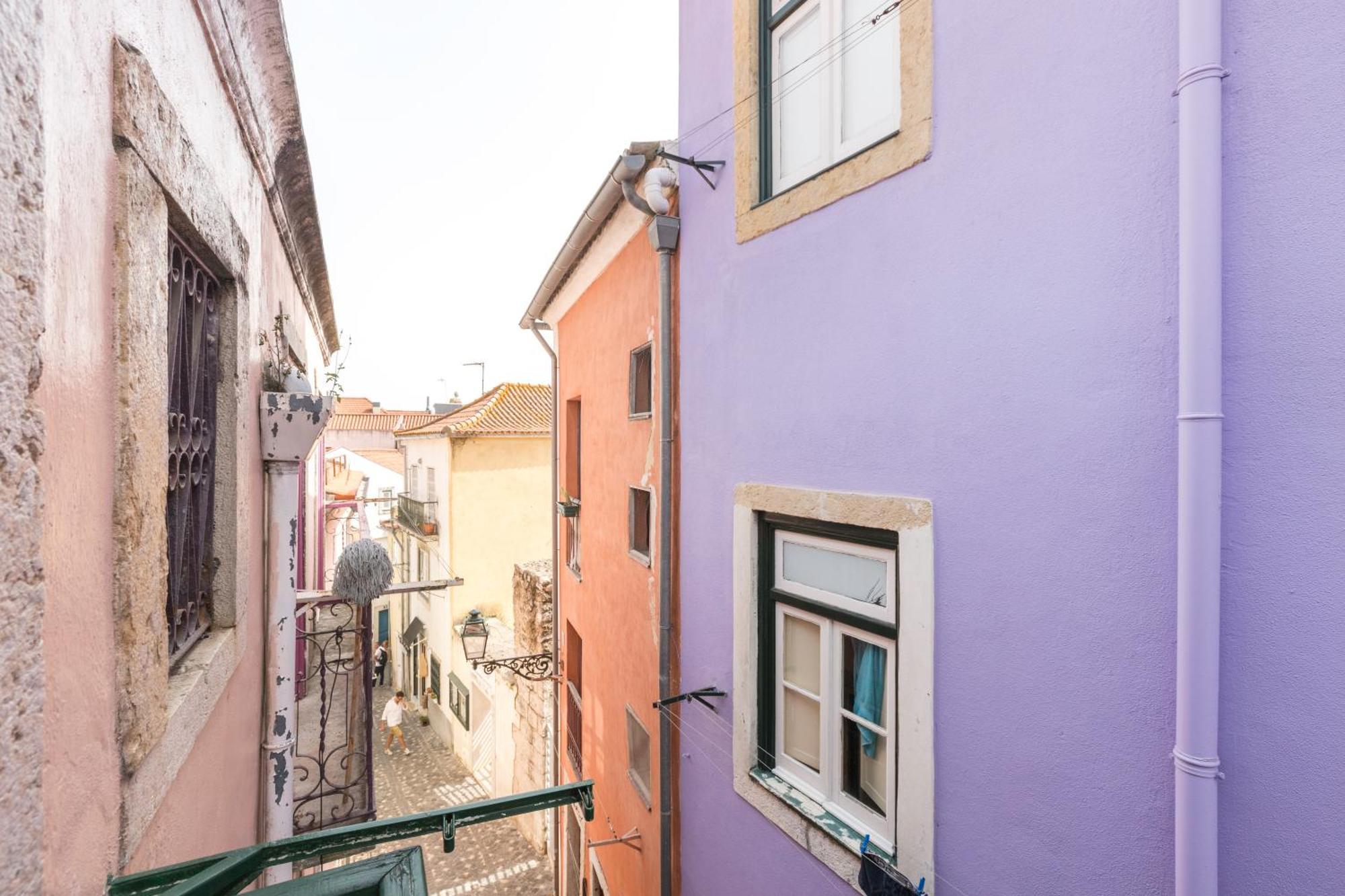 Stylish Getaway In A Mezzanine Flat By The Castle Apartment Lisbon Exterior photo