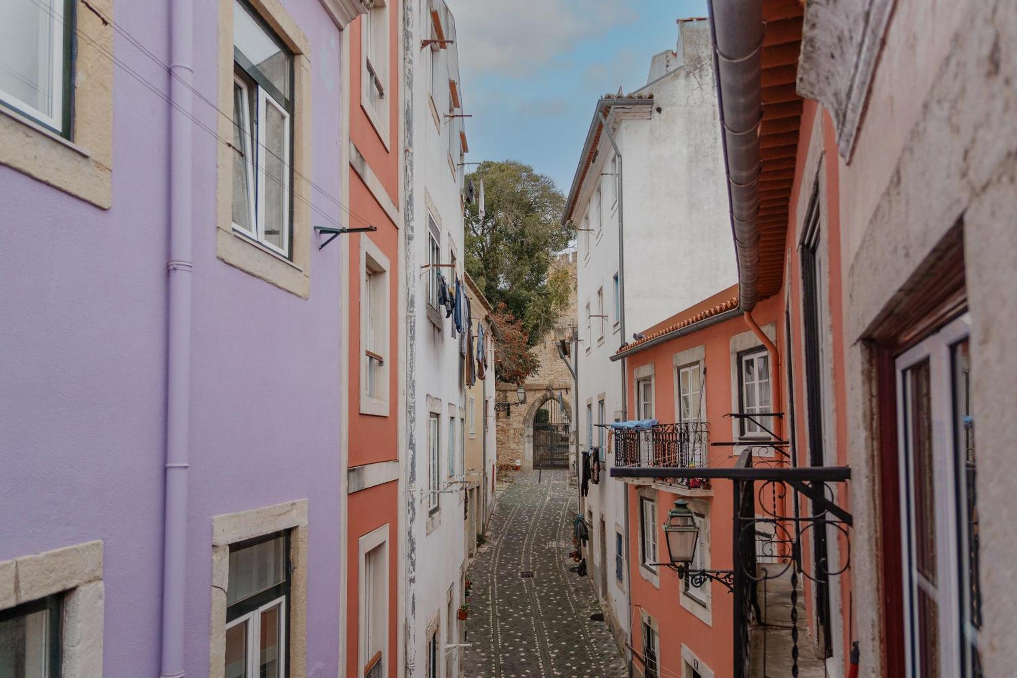 Stylish Getaway In A Mezzanine Flat By The Castle Apartment Lisbon Exterior photo