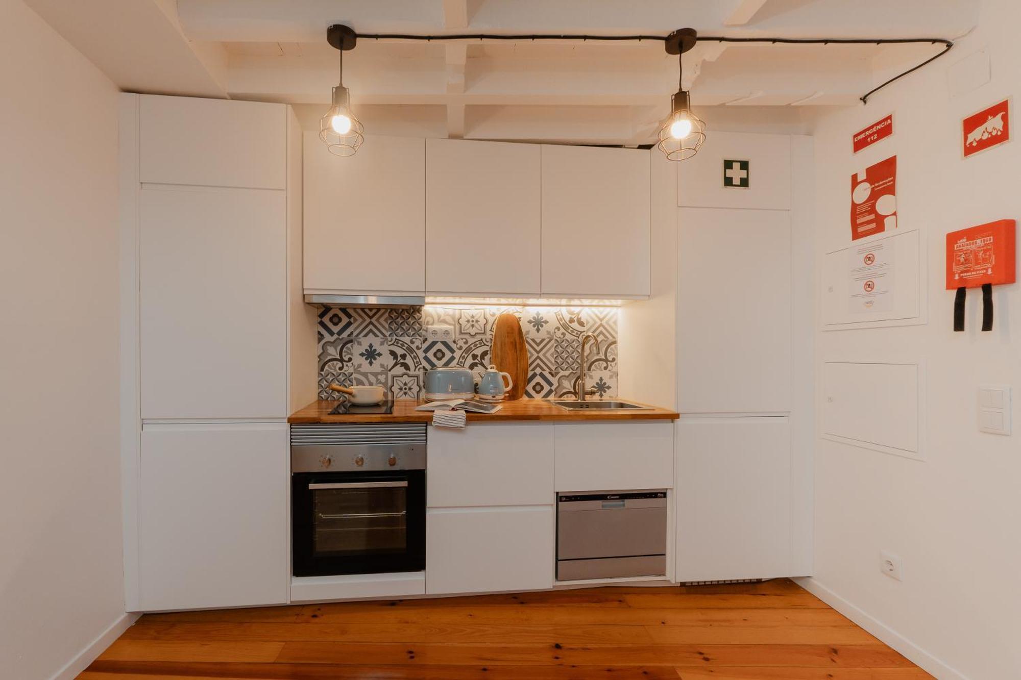 Stylish Getaway In A Mezzanine Flat By The Castle Apartment Lisbon Exterior photo