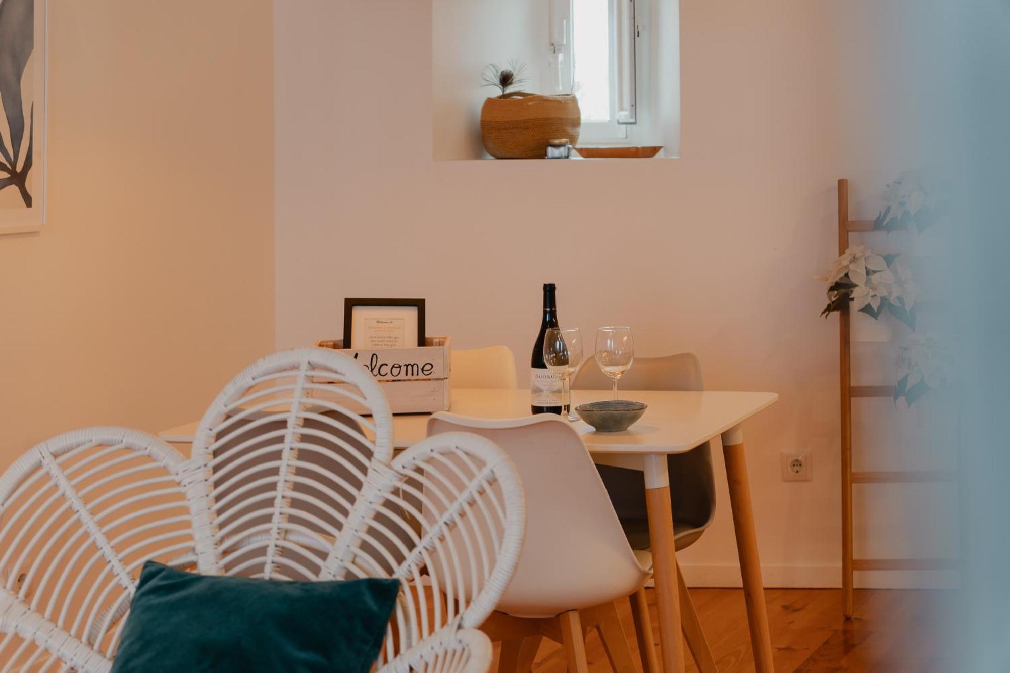 Stylish Getaway In A Mezzanine Flat By The Castle Apartment Lisbon Exterior photo
