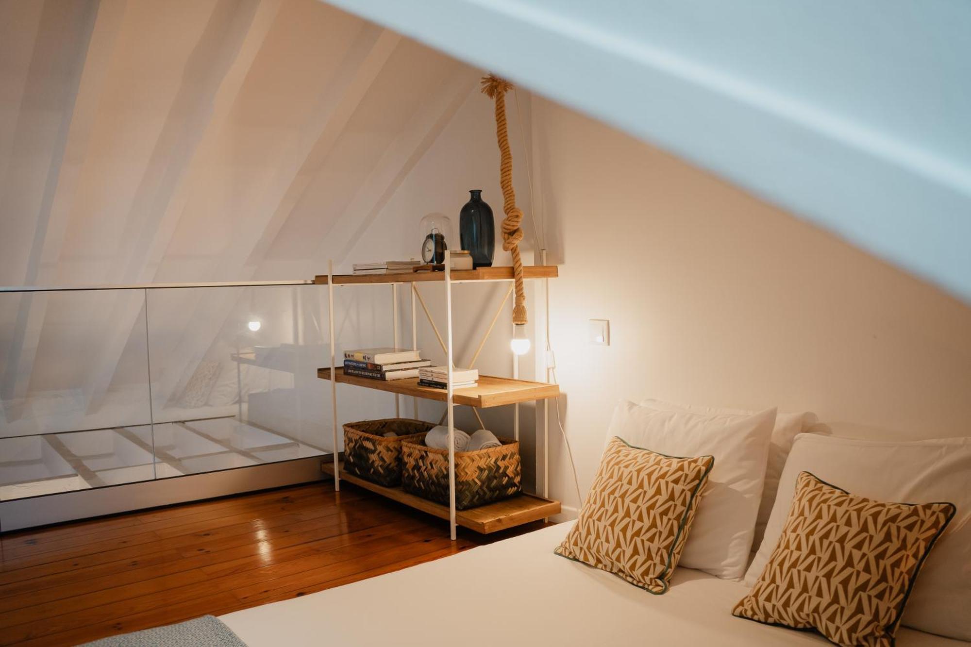 Stylish Getaway In A Mezzanine Flat By The Castle Apartment Lisbon Exterior photo