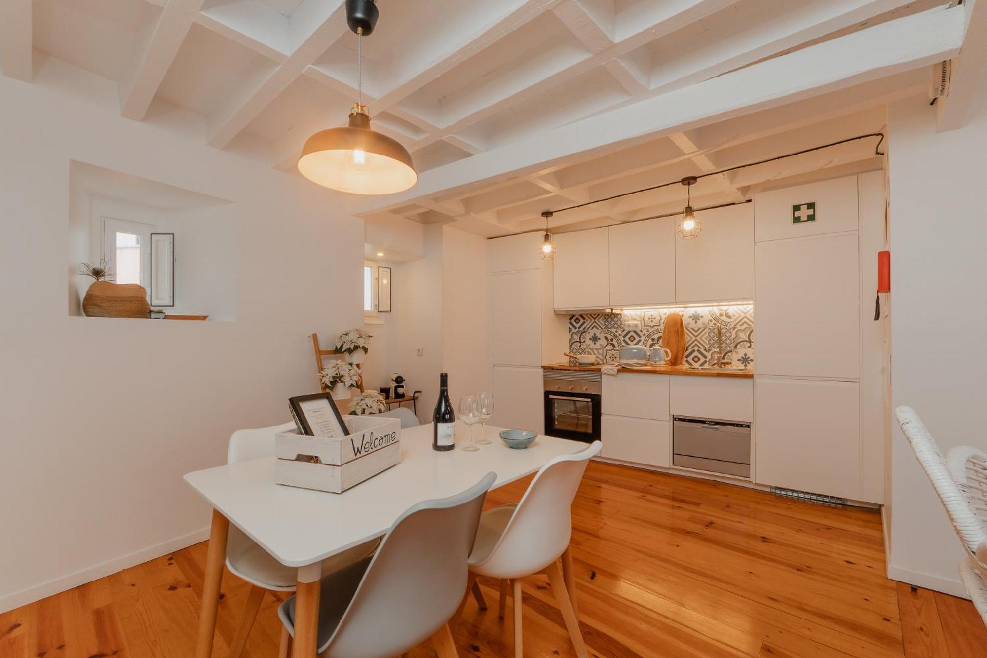 Stylish Getaway In A Mezzanine Flat By The Castle Apartment Lisbon Exterior photo