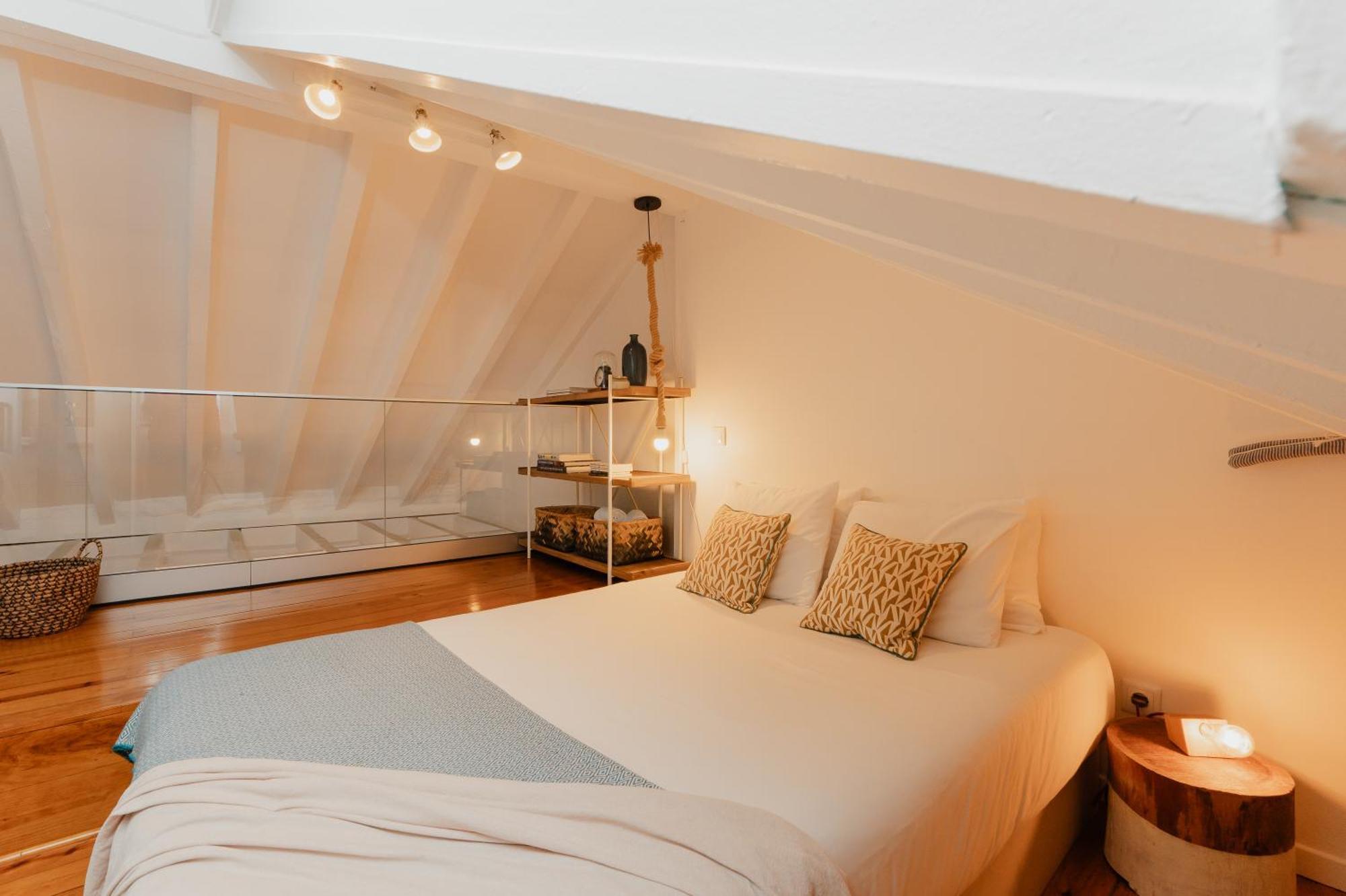 Stylish Getaway In A Mezzanine Flat By The Castle Apartment Lisbon Exterior photo